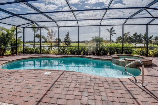 Pool Enclosure Cleaning in Saint Petersburg