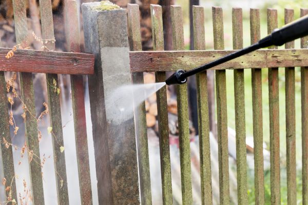 Fence Dirt Removal in Saint Petersburg