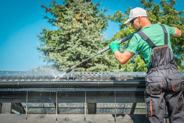 Gutter Power Washing in Saint Petersburg