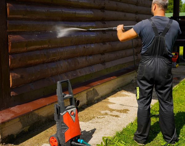 Log Home Pressure Washing in Saint Petersburg