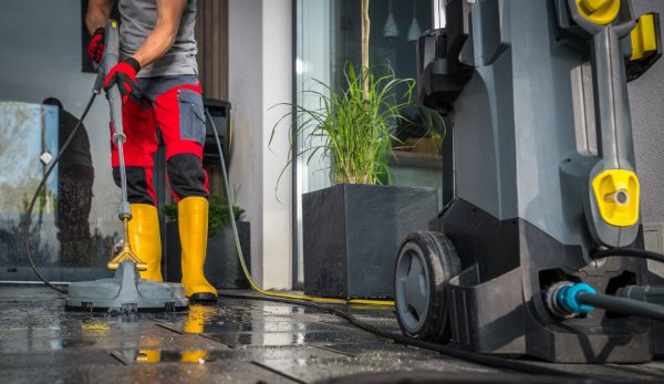Commercial Pressure Cleaning in Saint Petersburg