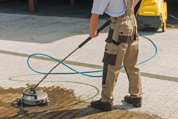 Townhouse Driveway Cleaning in Saint Petersburg