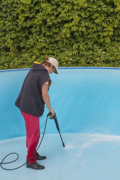 Pool Pressure Washing in Saint Petersburg