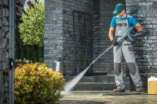 Outside House Cleaning in Saint Petersburg