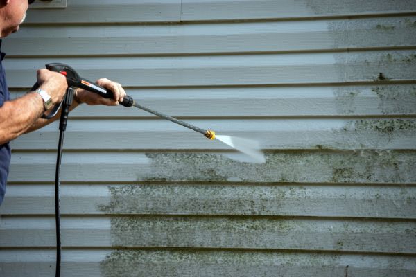 Vinyl Siding Power Washing in Saint Petersburg