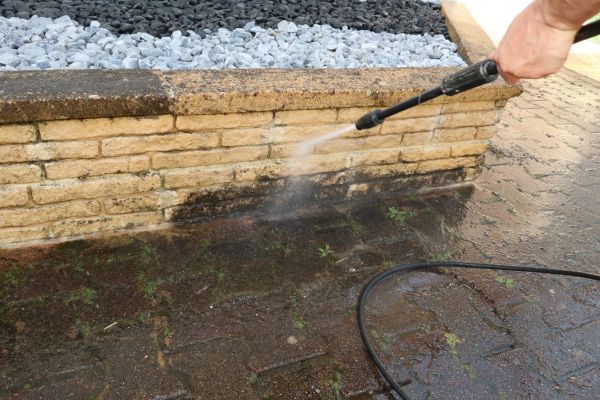 Retaining Wall Power Washing in Saint Petersburg