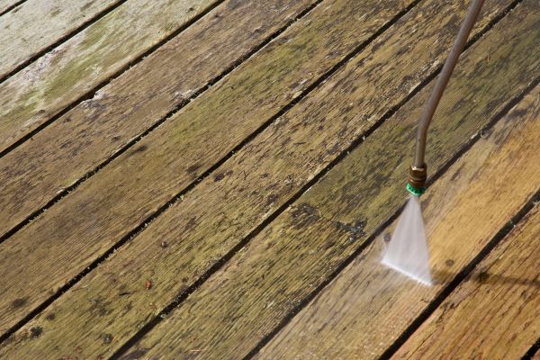 Deck Mold Removal in Saint Petersburg