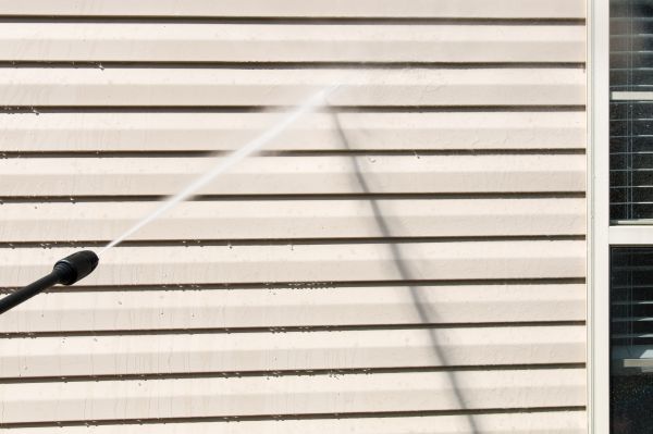 Apartment Power Washing in Saint Petersburg