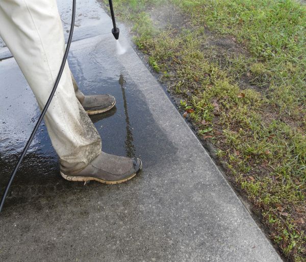 Concrete Slab Powerwashing in Saint Petersburg